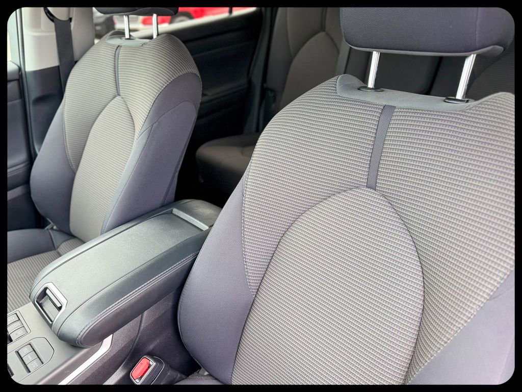 2024 Toyota Highlander LE - Photo 14