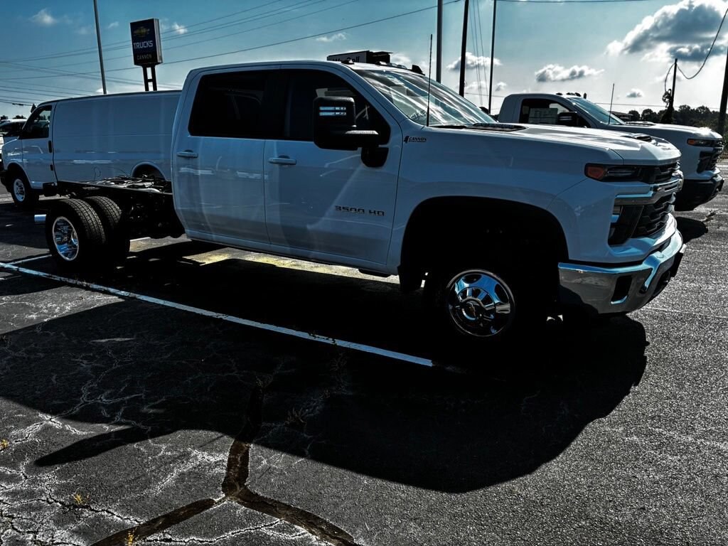 New 2026 Chevrolet Silverado 3500 HD Chassis Cab LT Truck