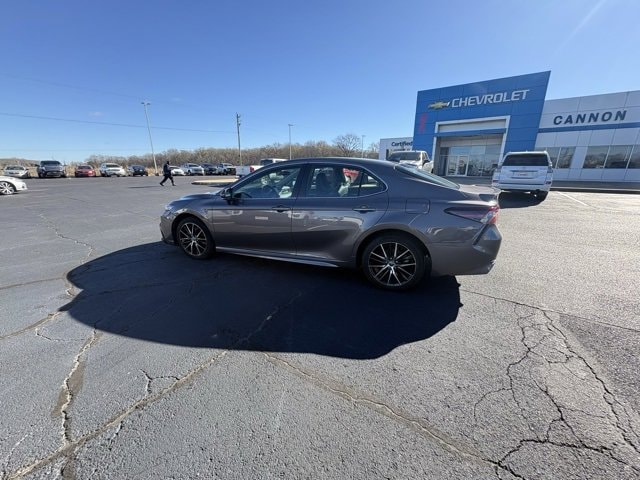 Used 2022 Toyota Camry SE with VIN 4T1G11AK8NU714536 for sale in Greenwood, MS
