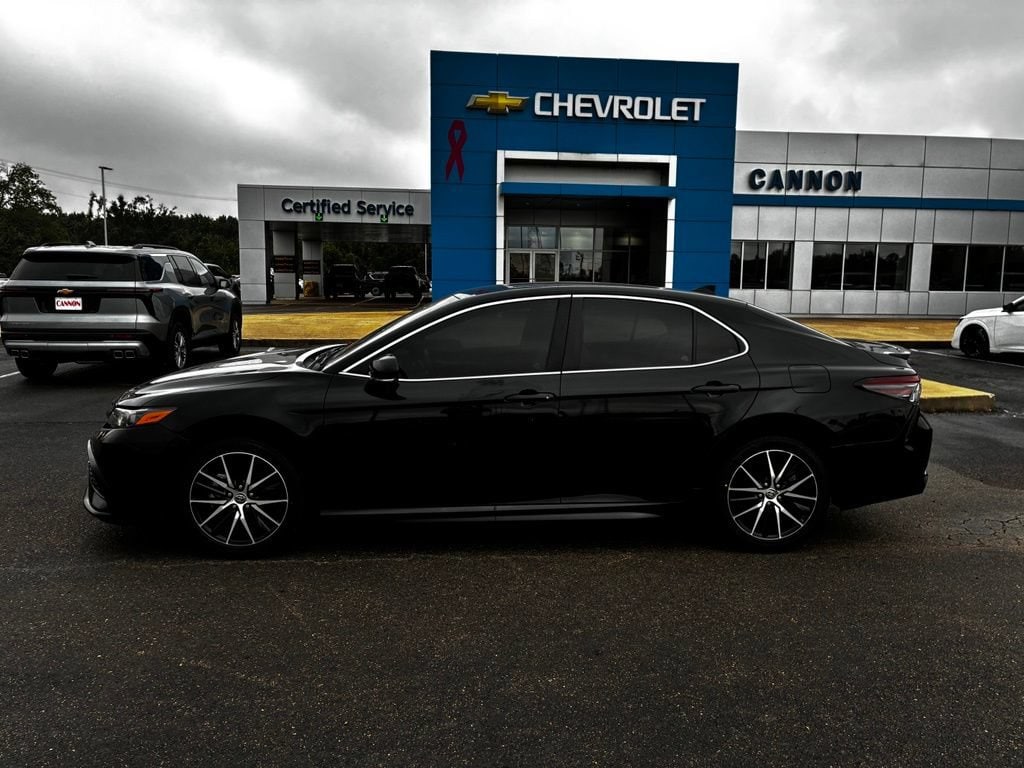 Used 2023 Toyota Camry SE