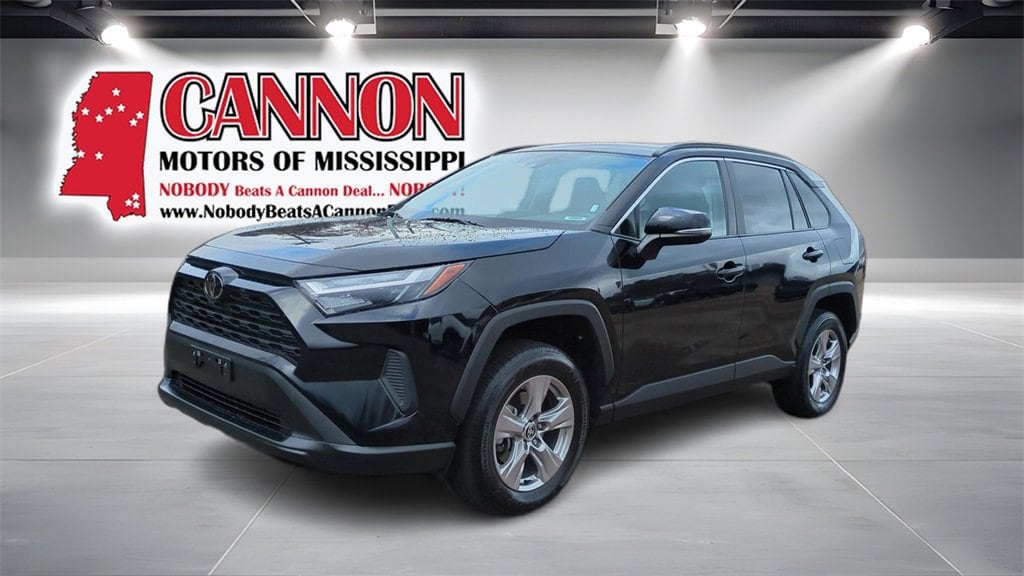 2023 Toyota RAV4 XLE's photo