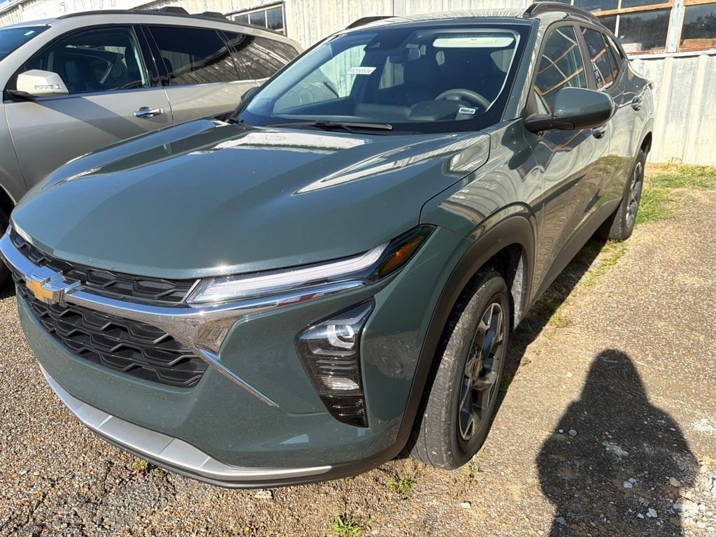 Used 2025 Chevrolet Trax LT SUV