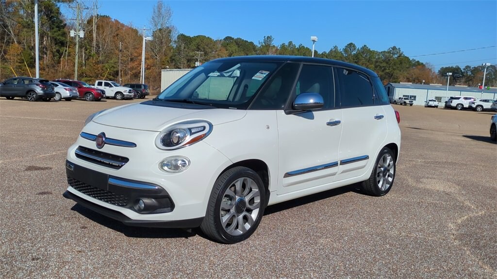 Used 2018 FIAT 500L Lounge Hatchback