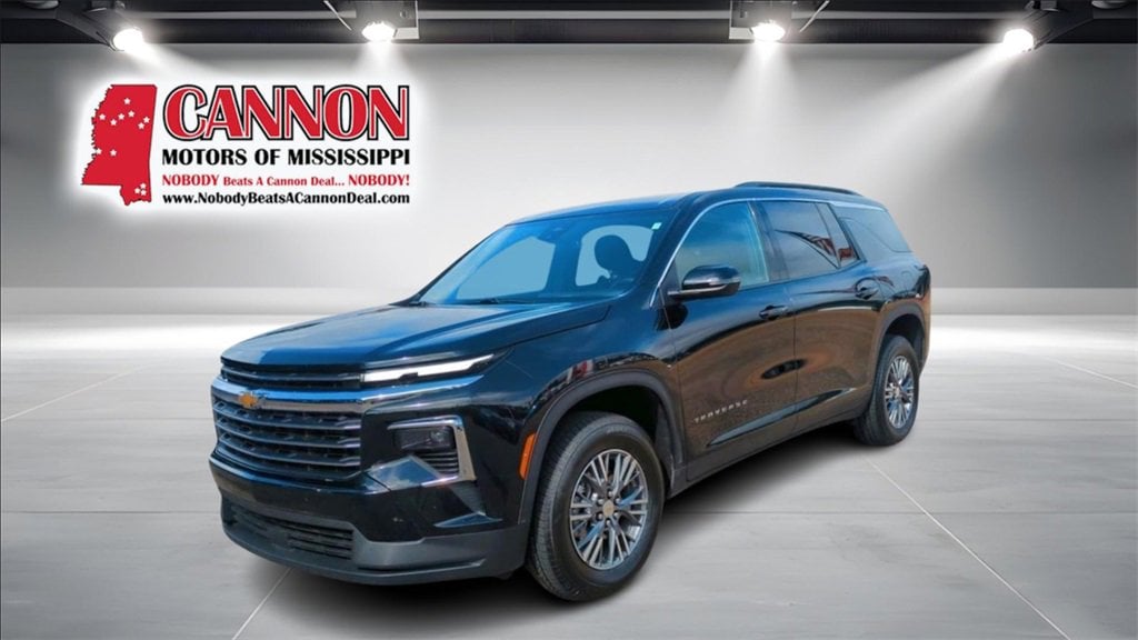 Used 2025 Chevrolet Traverse LT SUV