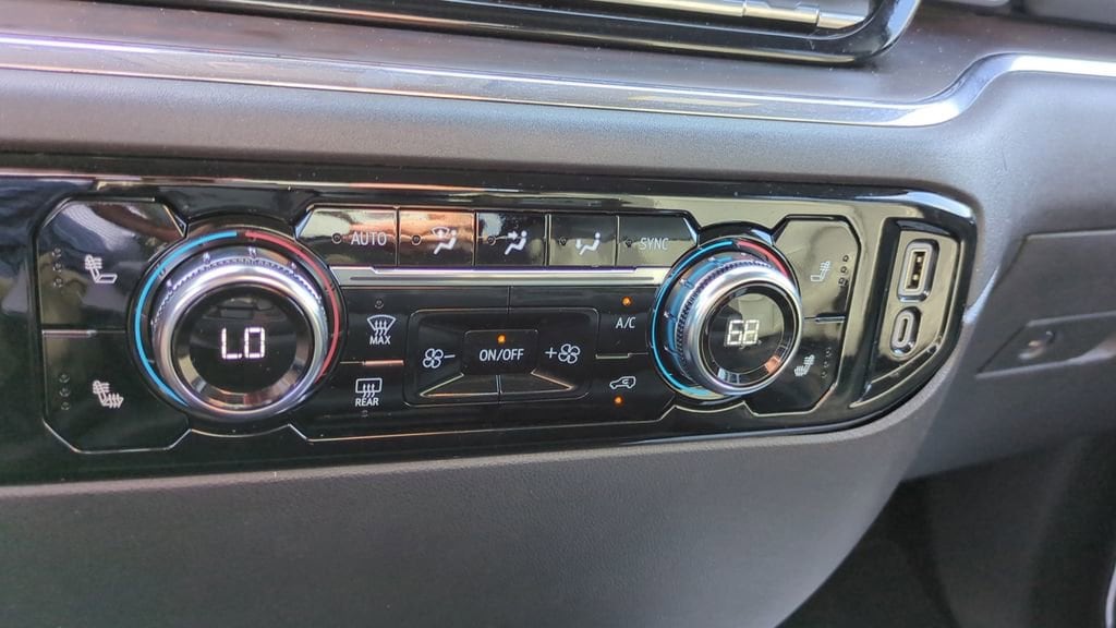 2024 GMC Sierra 1500 SLT - Photo 18
