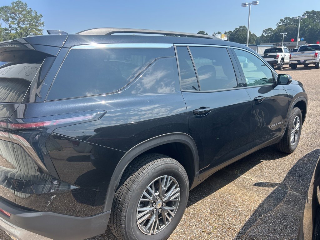2025 Chevrolet Traverse photo 4