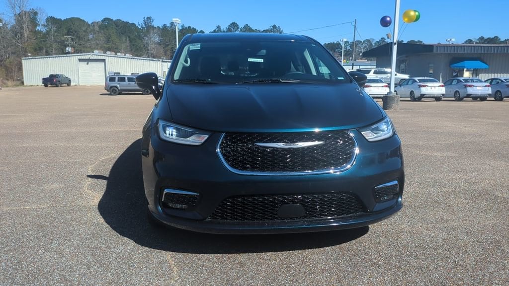 Used 2024 Chrysler Pacifica Touring L Van Passenger Van