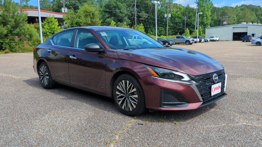 Used 2024 Nissan Altima 2.5 SV Sedan