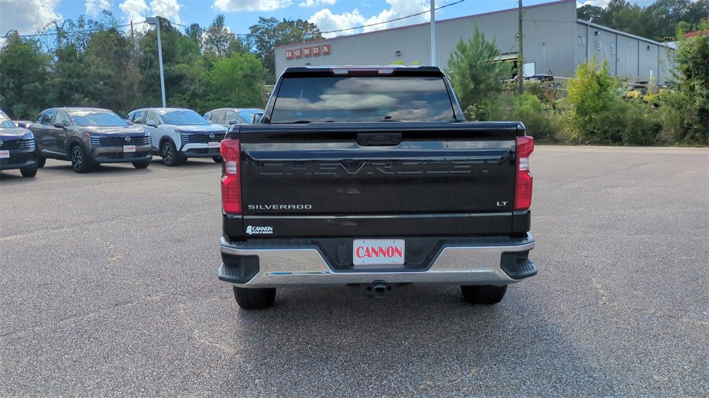 2025 Chevrolet Silverado 1500 LT photo 4