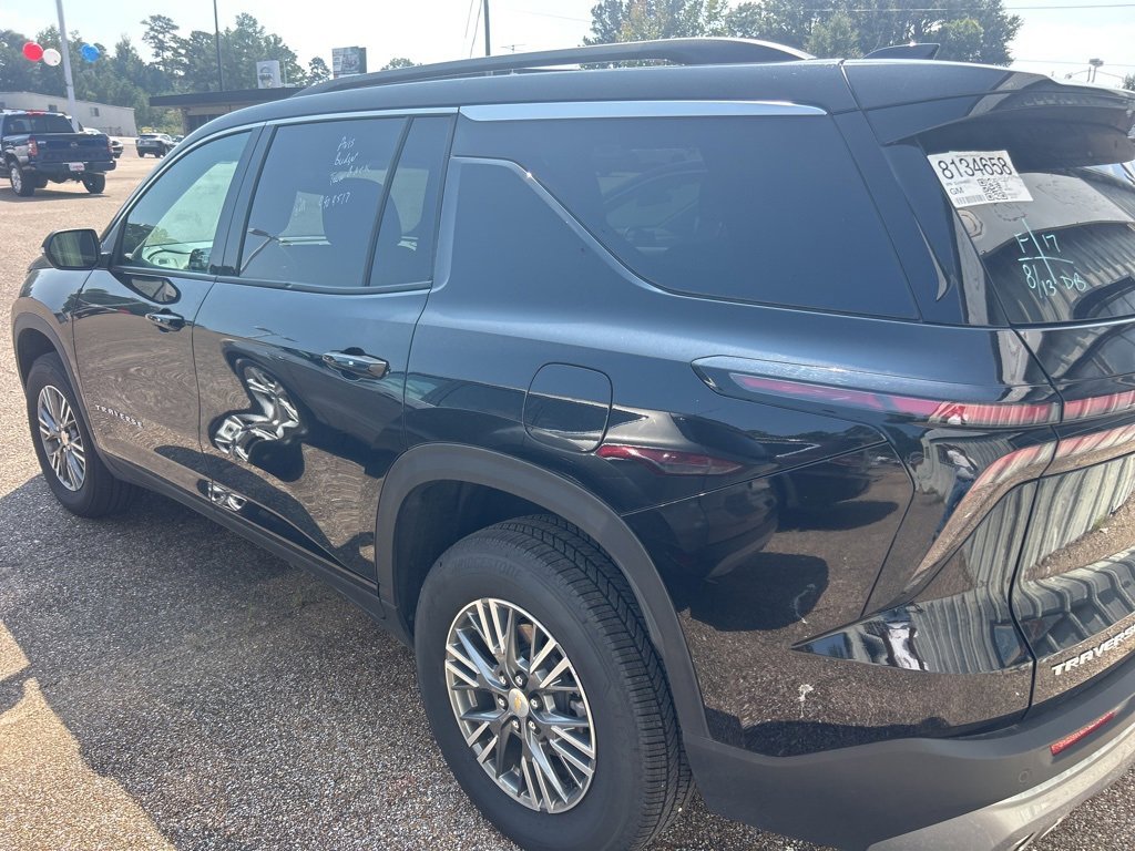 2025 Chevrolet Traverse photo 3
