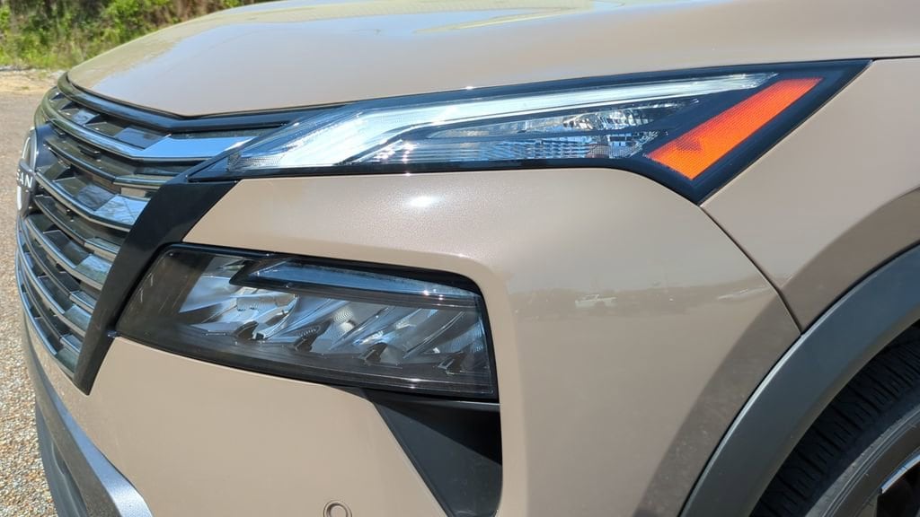 2025 Nissan Rogue SL - Photo 9