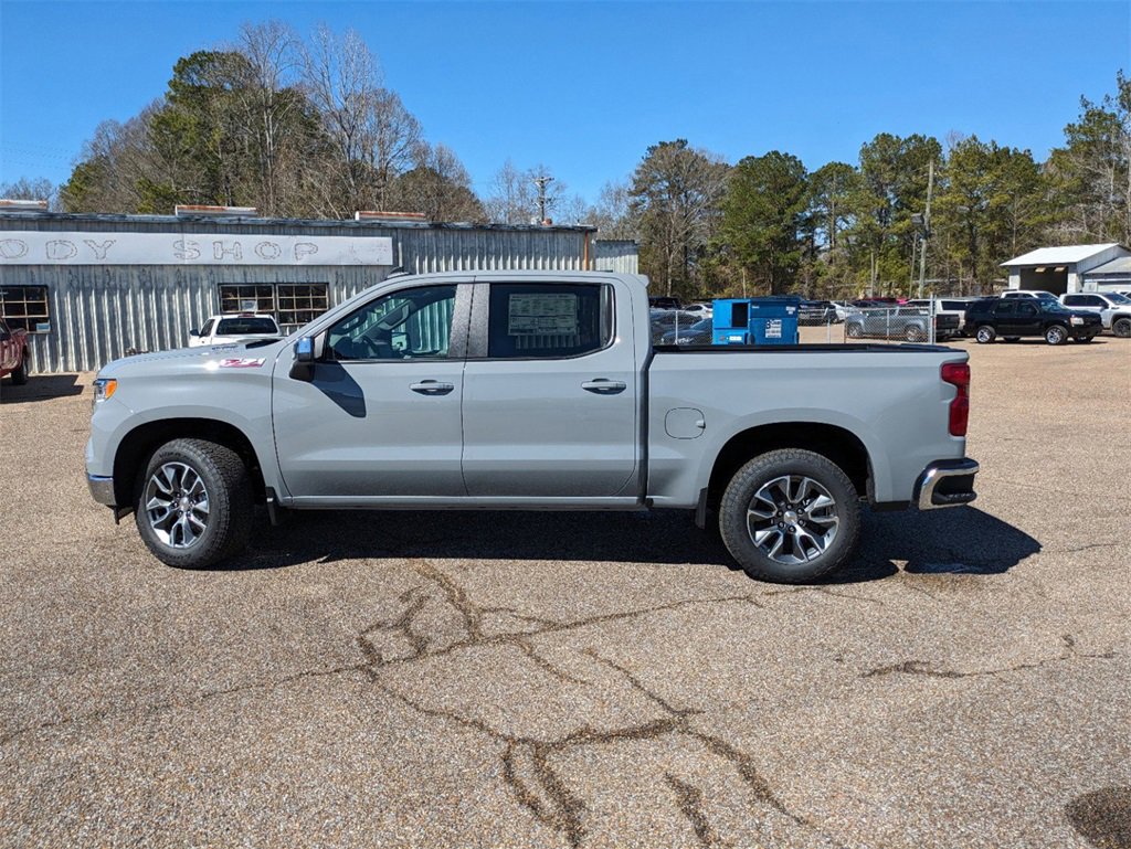 2024 Chevrolet Silverado 1500 LT photo 2