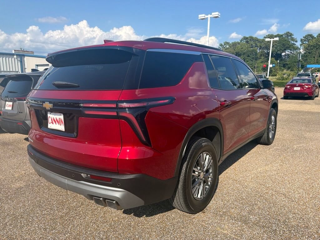 Used 2025 Chevrolet Traverse LT SUV