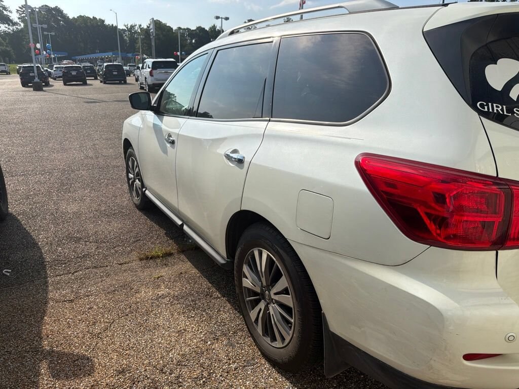 Used 2017 Nissan Pathfinder SV SUV