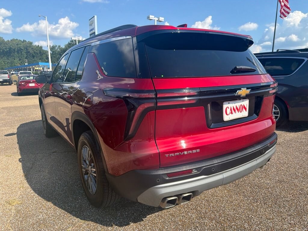 Used 2025 Chevrolet Traverse LT SUV