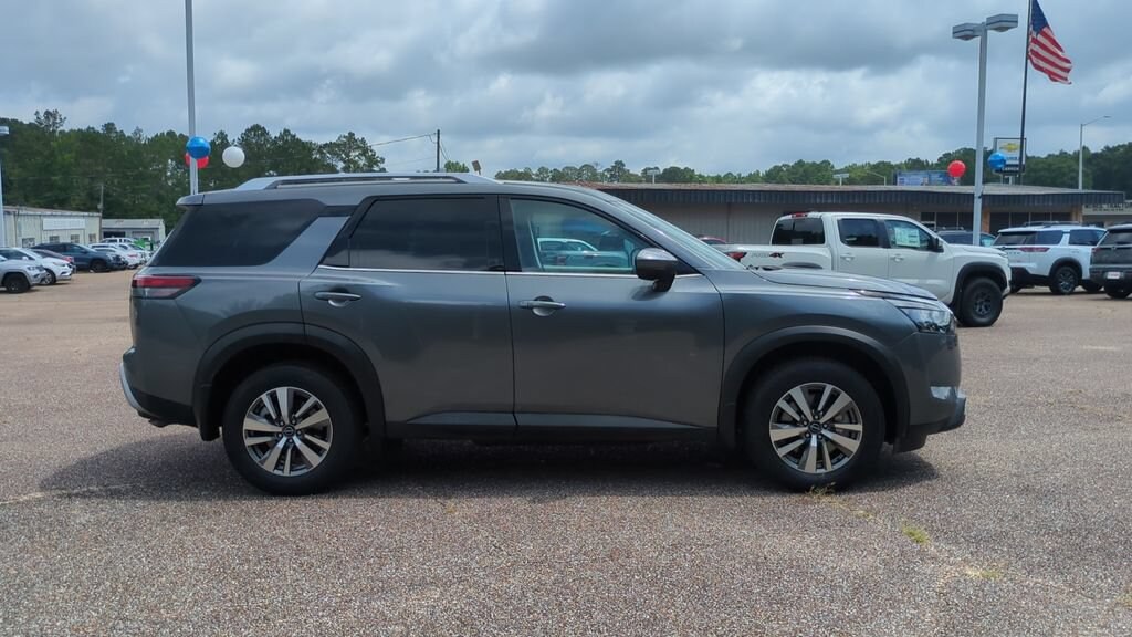 Used 2025 Nissan Pathfinder SL SUV