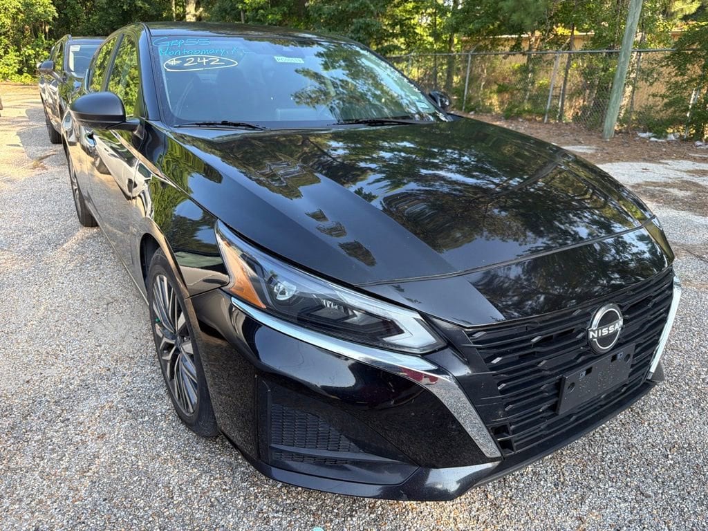 Used 2024 Nissan Altima 2.5 SV Sedan