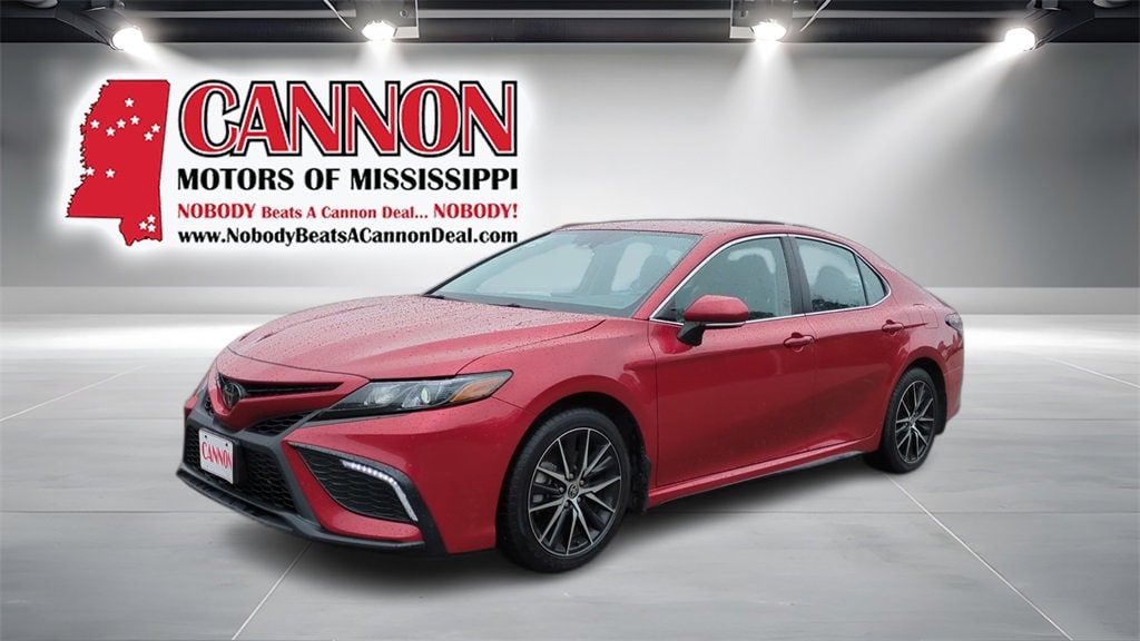 2024 Toyota Camry SE's photo