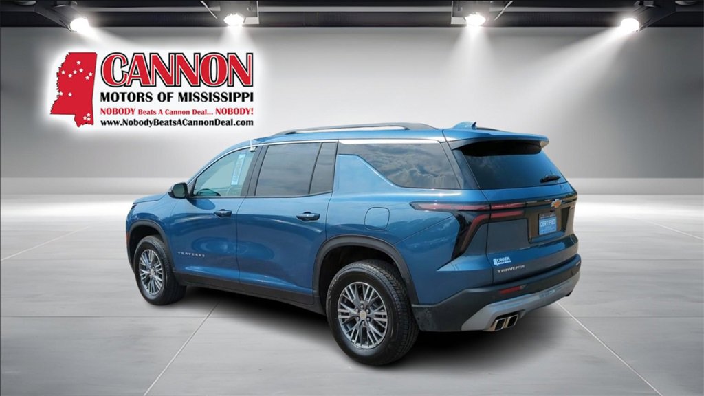 2025 Chevrolet Traverse photo 2