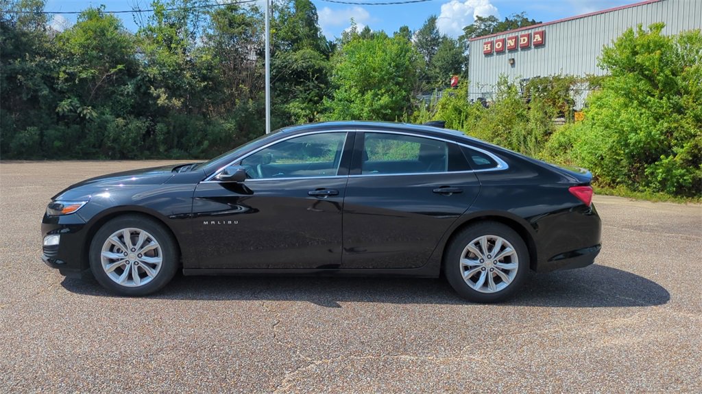 2024 Chevrolet Malibu 1LT photo 2