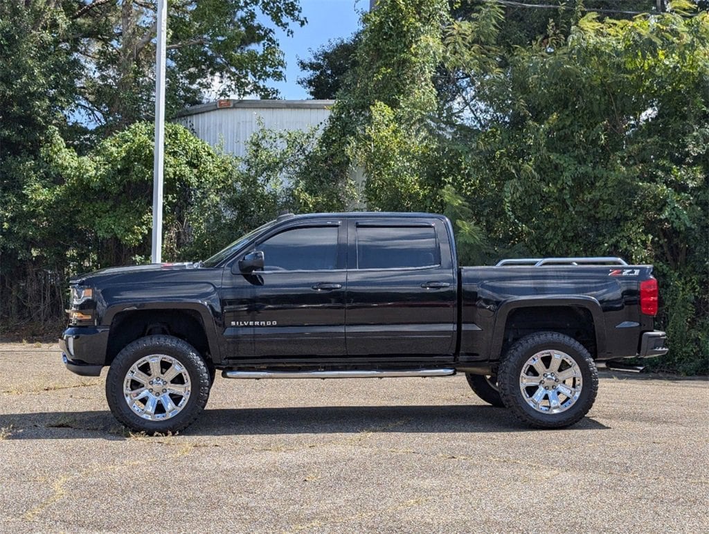 Used 2018 Chevrolet Silverado 1500 LT Z71 with VIN 3GCUKREC5JG527368 for sale in Laurel, MS