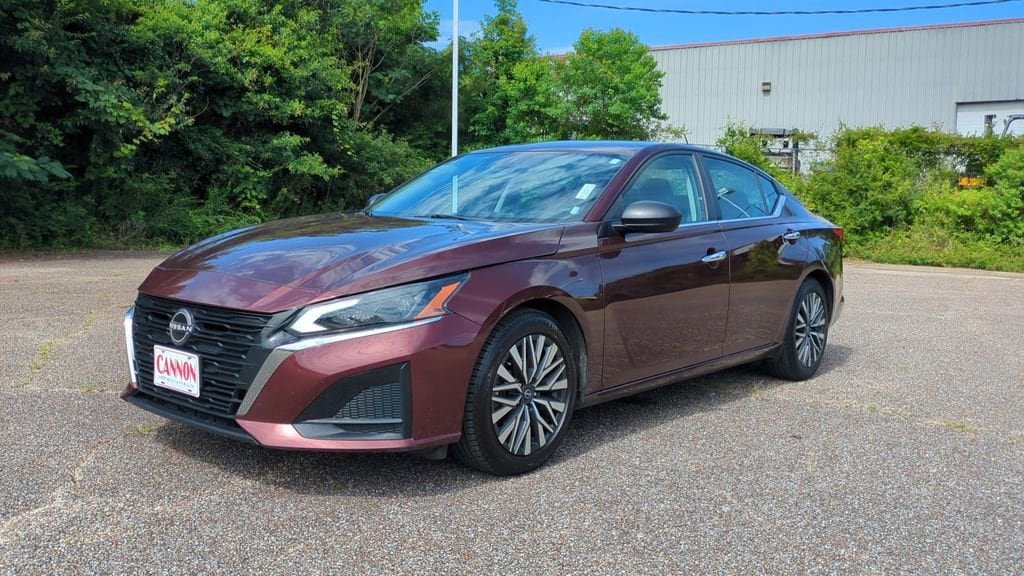Used 2024 Nissan Altima 2.5 SV Sedan