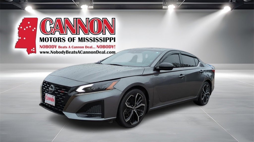 2023 Nissan Altima SR's photo