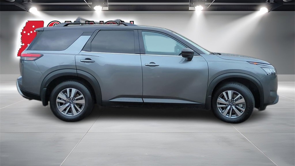 2022 Nissan Pathfinder SL photo 4