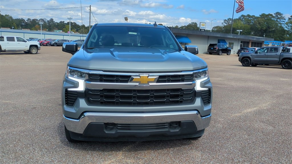 2025 Chevrolet Silverado 1500 LT photo 2