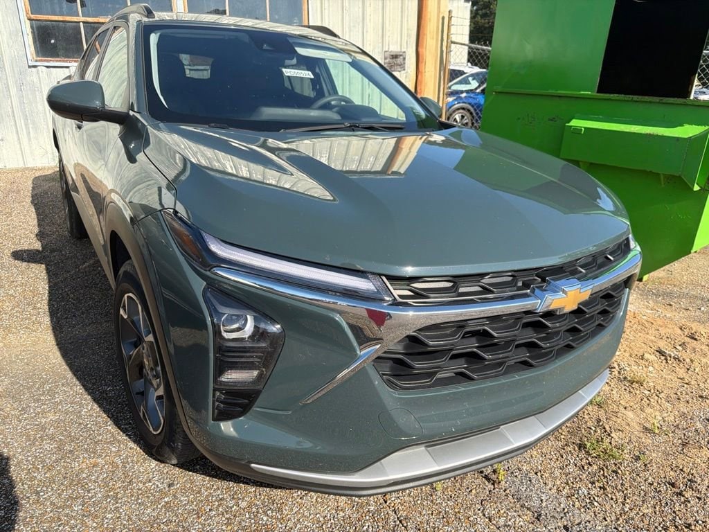 Used 2025 Chevrolet Trax LT SUV
