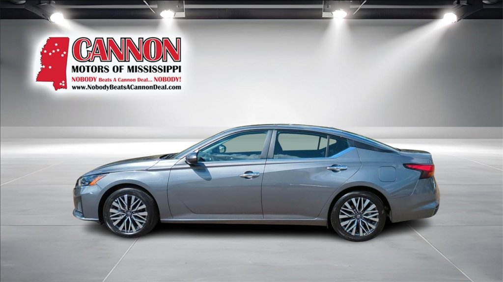 2024 Nissan Altima 2.5 SV photo 2