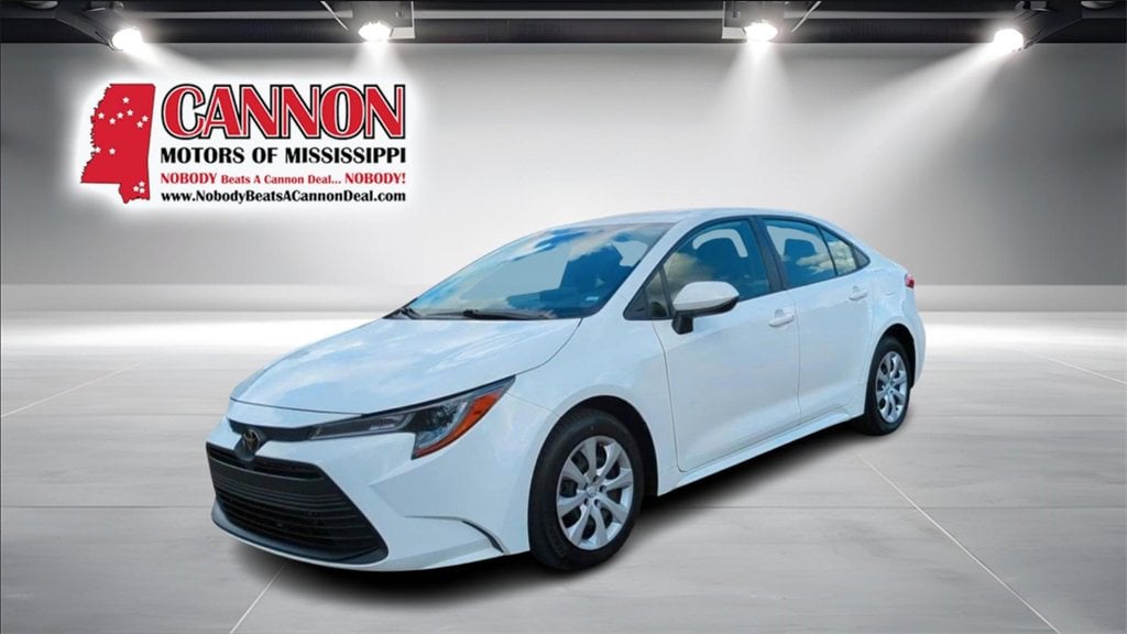 2023 Toyota Corolla LE's photo