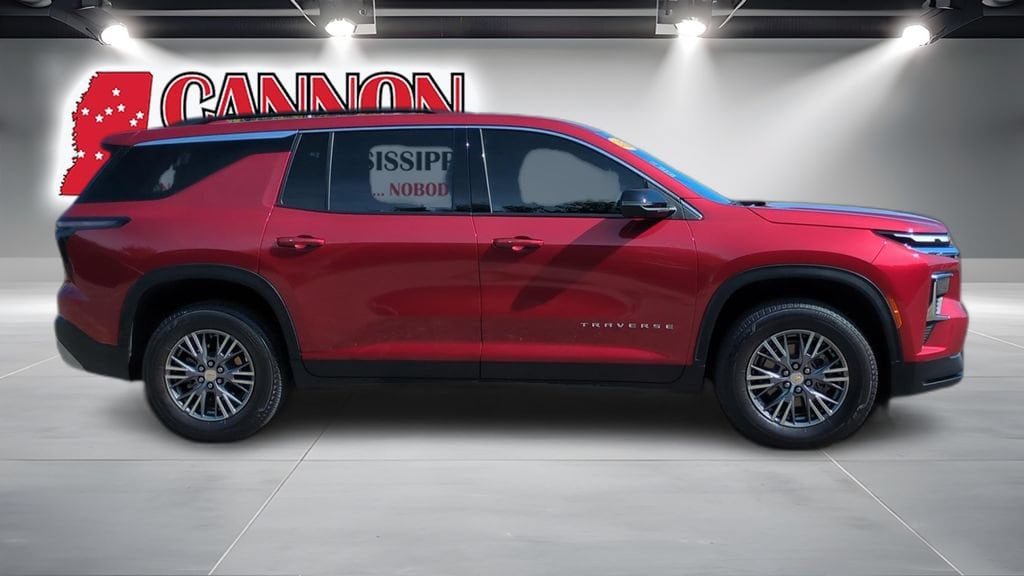 Used 2025 Chevrolet Traverse LT SUV