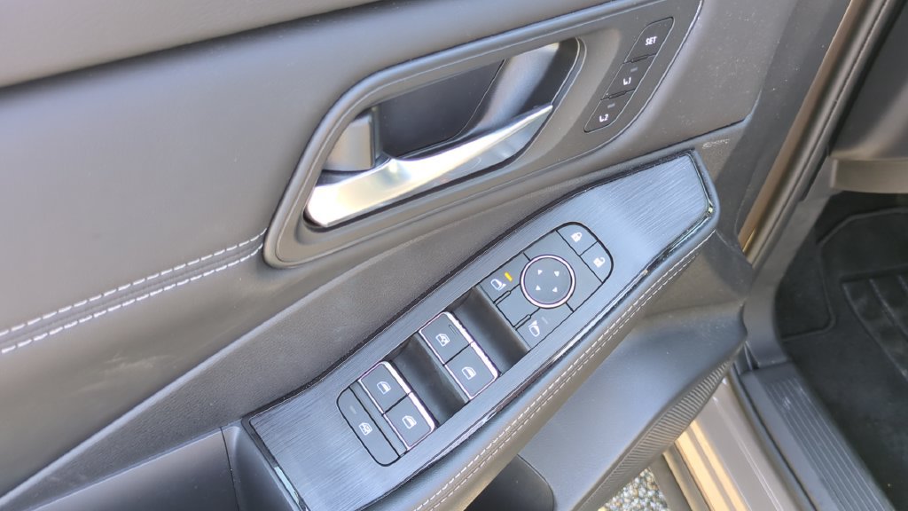 2025 Nissan Rogue SL - Photo 13