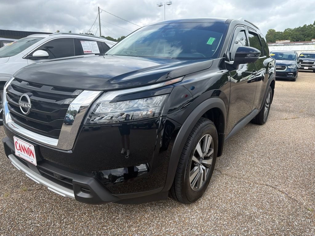 Used 2025 Nissan Pathfinder SL SUV