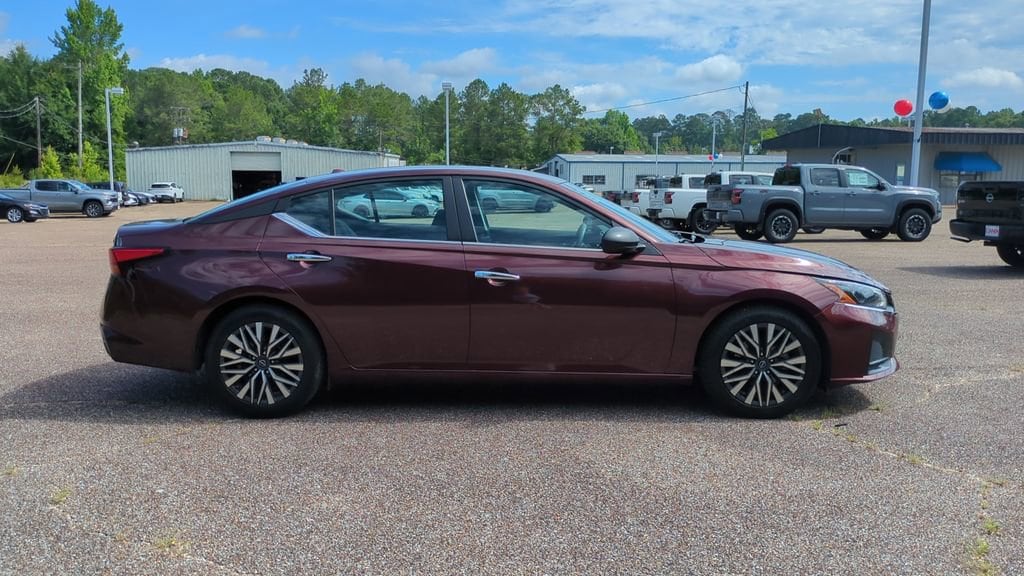 Used 2024 Nissan Altima 2.5 SV Sedan