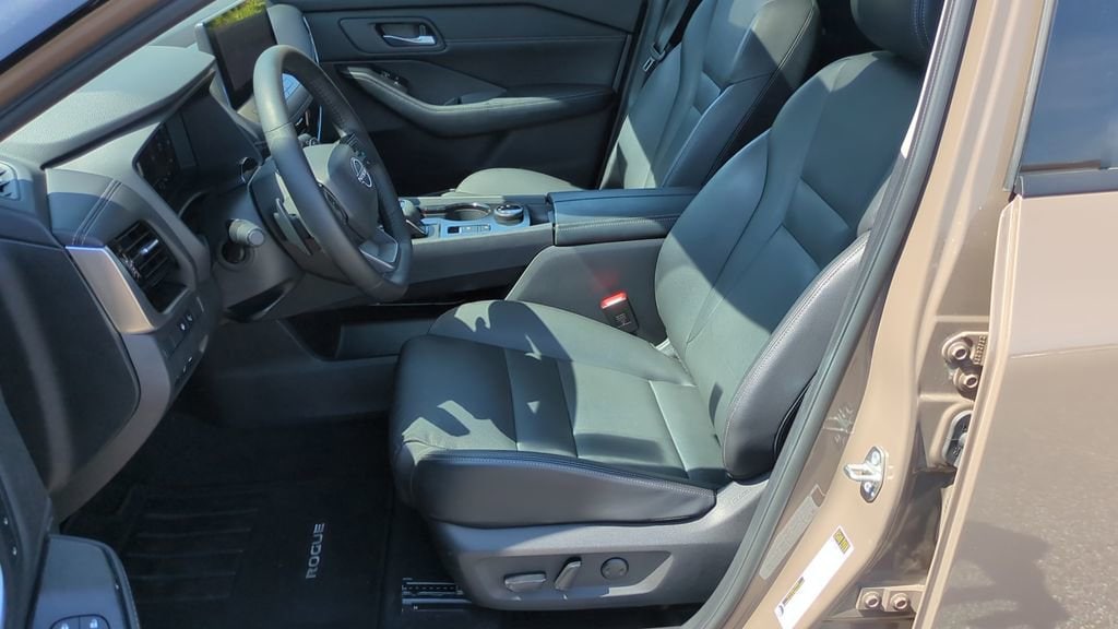 2025 Nissan Rogue SL - Photo 11