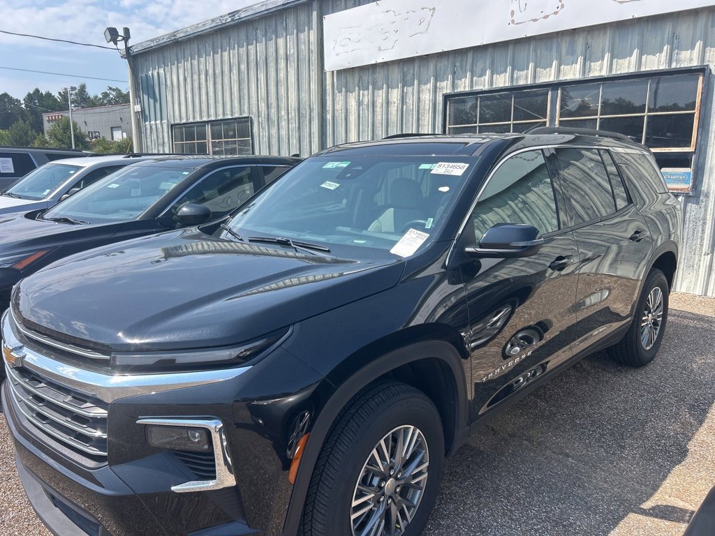 2025 Chevrolet Traverse photo 2