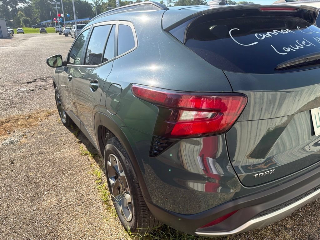 Used 2025 Chevrolet Trax LT SUV