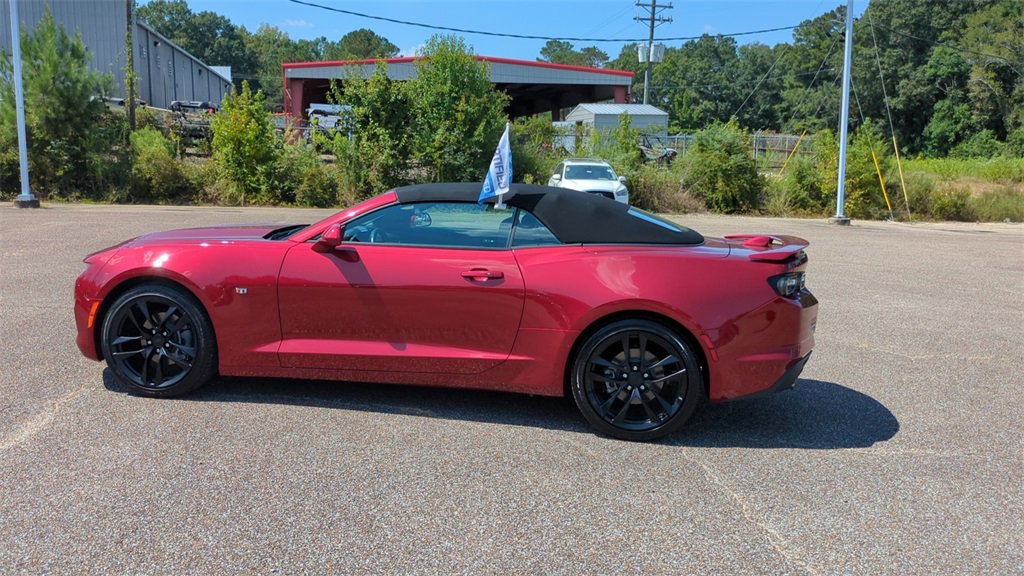2023 Chevrolet Camaro 2LT photo 2
