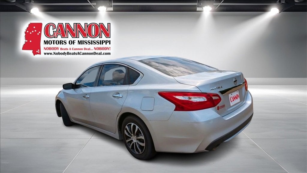 2017 Nissan Altima 2.5 S photo 3