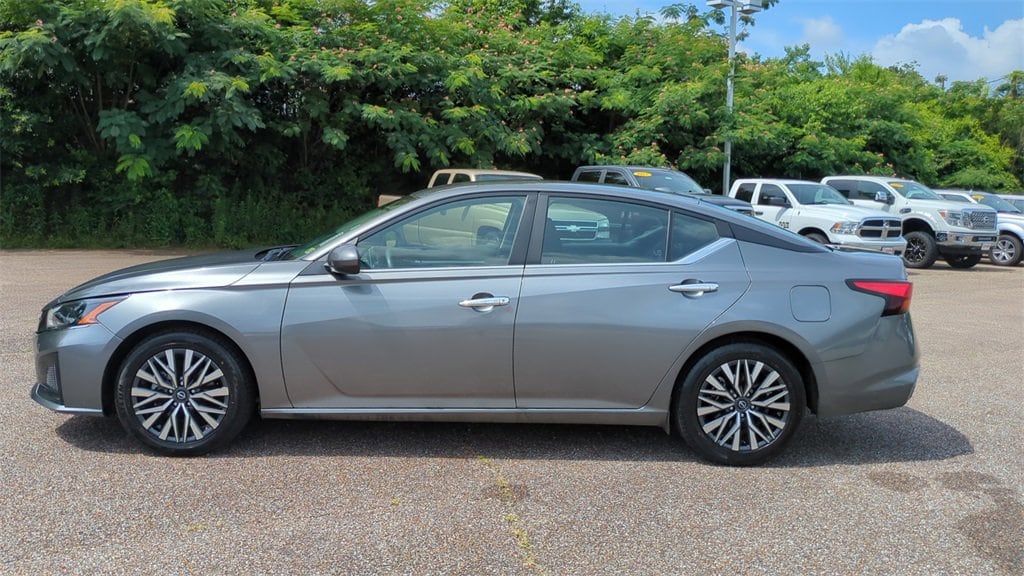 Used 2023 Nissan Altima SV with VIN 1N4BL4DV5PN377732 for sale in Laurel, MS