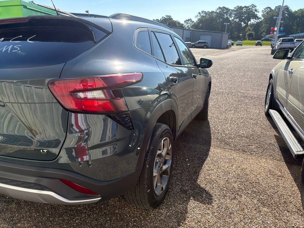 Used 2025 Chevrolet Trax LT SUV