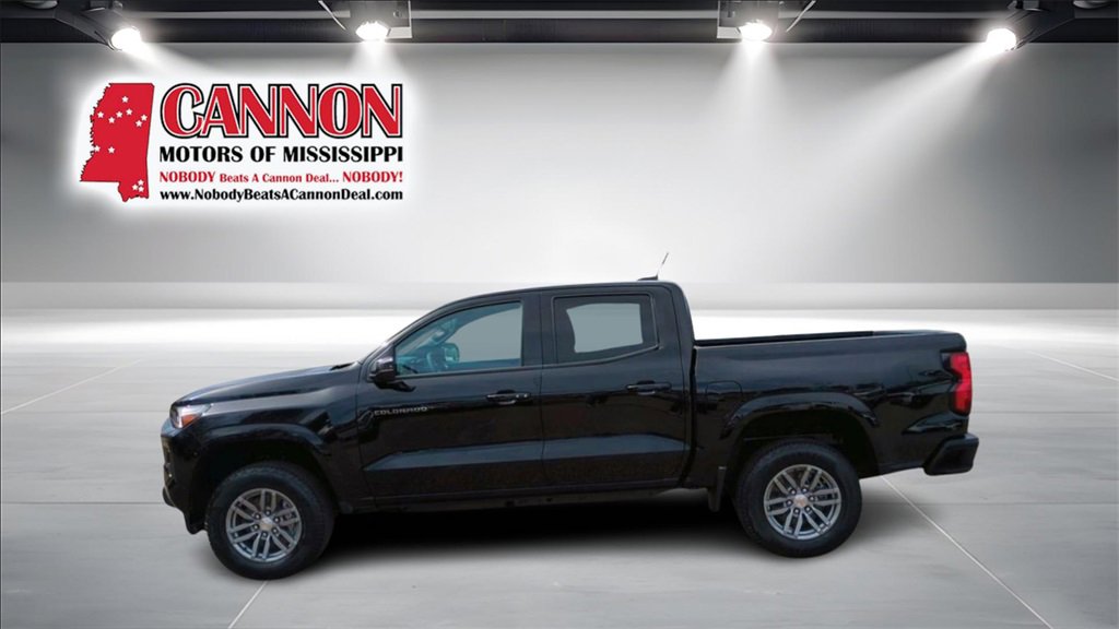 2025 Chevrolet Colorado Work Truck LT photo 2