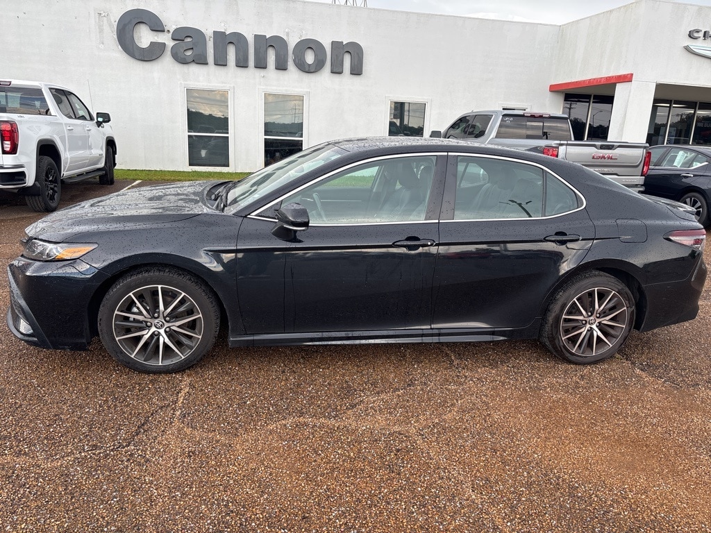 2023 Toyota Camry SE photo 2