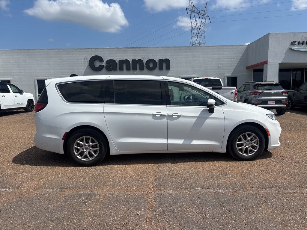 Used 2023 Chrysler Pacifica Touring L Minivan/Van