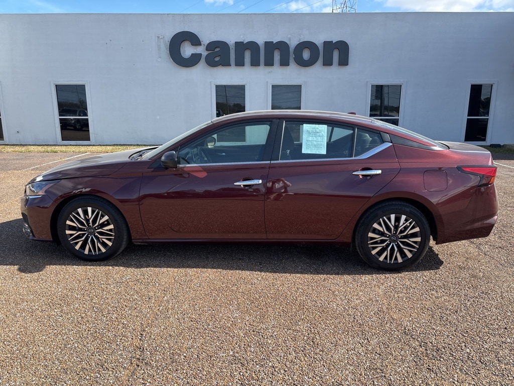 Used 2024 Nissan Altima 2.5 SV Sedan