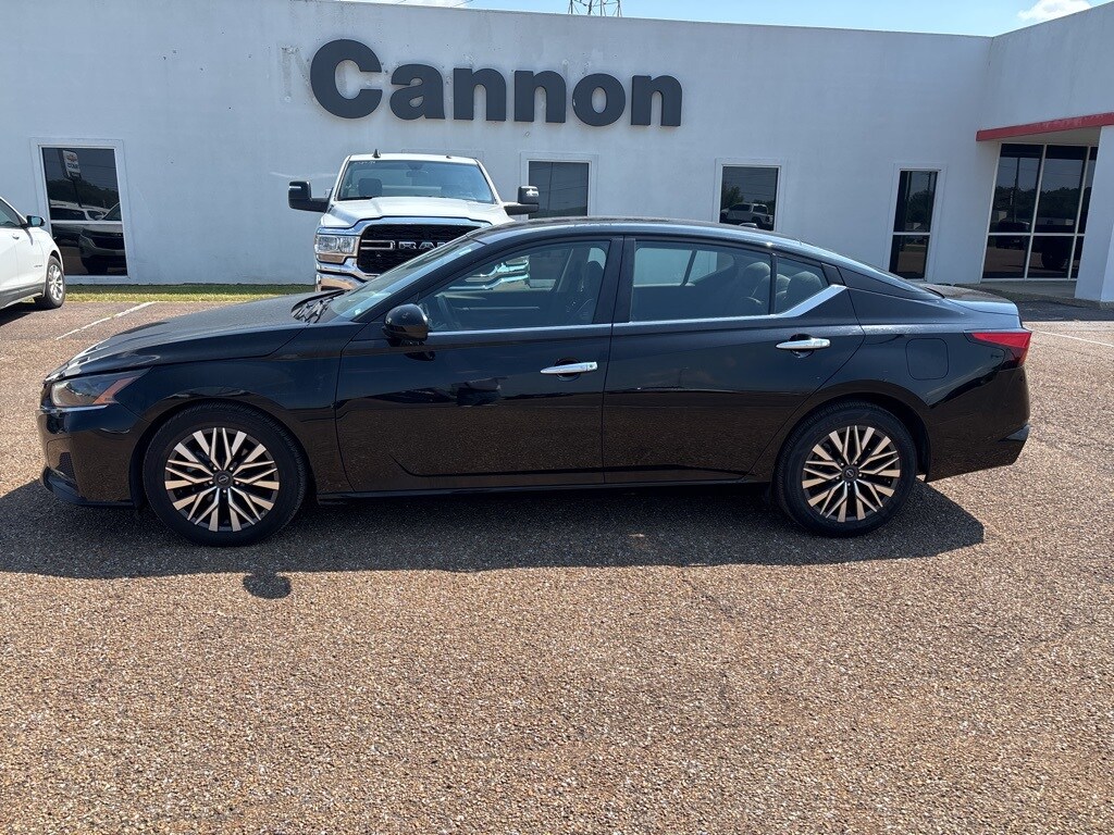 2023 Nissan Altima 2.5 SV photo 2