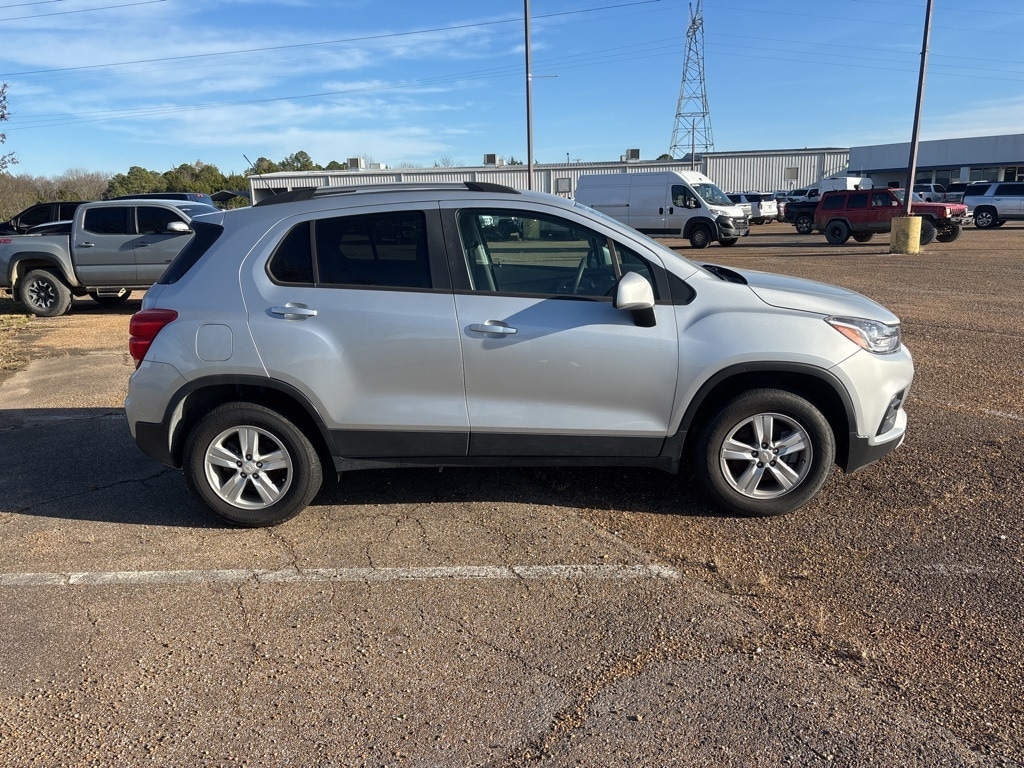 Used 2021 Chevrolet Trax LT with VIN KL7CJPSM1MB363286 for sale in West Point, MS
