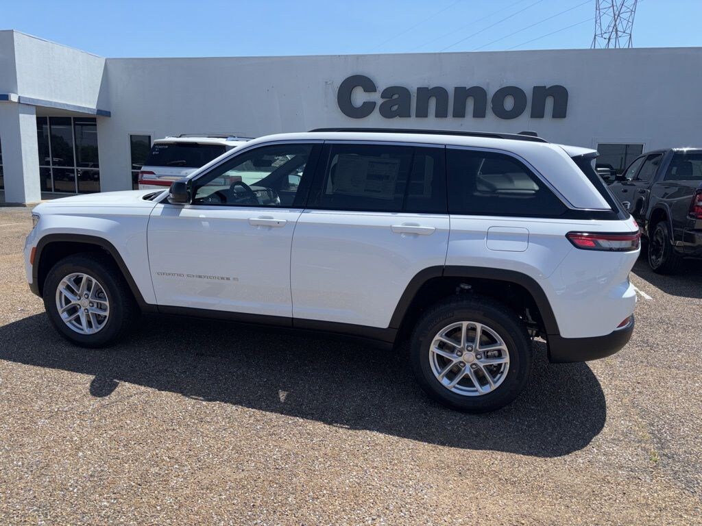 New 2026 Jeep Grand Cherokee Laredo Sport Utility